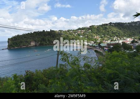 Küste entlang des Fischerdorfes Anse La Raye in St. Lucia. Stockfoto