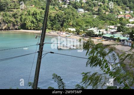 Küste entlang des Fischerdorfes Anse La Raye in St. Lucia. Stockfoto