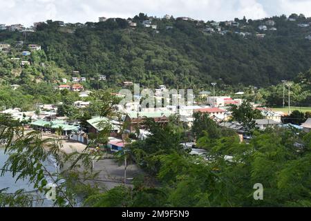 Küste entlang des Fischerdorfes Anse La Raye in St. Lucia. Stockfoto