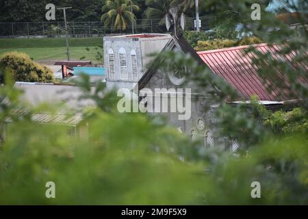 Küste entlang des Fischerdorfes Anse La Raye in St. Lucia. Stockfoto