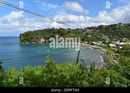 Küste entlang des Fischerdorfes Anse La Raye in St. Lucia. Stockfoto