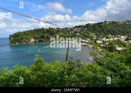 Küste entlang des Fischerdorfes Anse La Raye in St. Lucia. Stockfoto