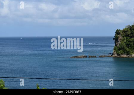 Küste entlang des Fischerdorfes Anse La Raye in St. Lucia. Stockfoto