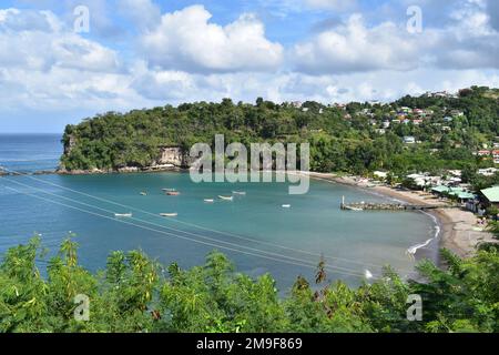 Küste entlang des Fischerdorfes Anse La Raye in St. Lucia. Stockfoto