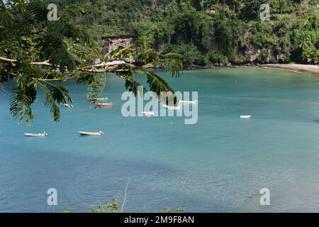 Küste entlang des Fischerdorfes Anse La Raye in St. Lucia. Stockfoto