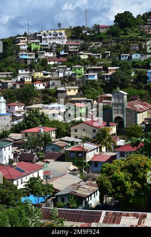 Kanarienvogel, St. Lucia - 8. Januar 2023 - Gebäude einschließlich Häusern, Kirchen und Schulen im Fischerdorf Kanarische Inseln. Stockfoto