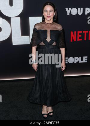 WESTWOOD, LOS ANGELES, KALIFORNIEN, USA - JANUAR 17: Amerikanische Schauspielerin, Komikerin und Produzentin Julia Louis-Dreyfus trifft am 17. Januar 2023 auf der Los Angeles Premiere von Netflix's „You People“ im Regency Village Theatre in Westwood, Los Angeles, Kalifornien, USA ein. (Foto von Xavier Collin/Image Press Agency) Stockfoto