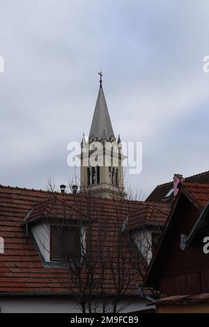 Klosterkirche in Sighisoara, verewigt in verschiedenen Winkeln Stockfoto