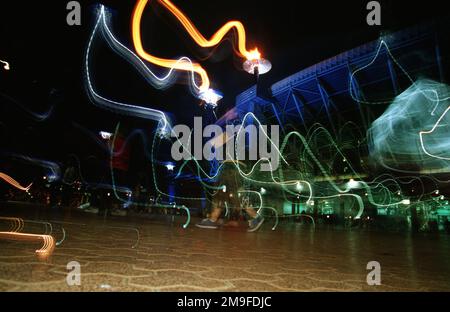 Eine Zeitexposition des Olympiastadions nach einem Regensturm während der Olympischen Spiele 2000 in Sydney, Australien, am 25. September 2000. Basis: Sydney Staat: New South Wales Land: Australien (AUS) Stockfoto