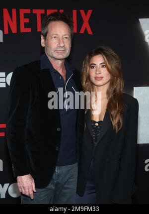 Los Angeles, Ca. 17. Januar 2023. David Duchovny, Monique Pendleberry bei der Netflix Premiere von euch Leuten im Regency Village Theater in Los Angeles, Kalifornien, am 17. Januar 2023. Kredit: Faye Sadou/Media Punch/Alamy Live News Stockfoto