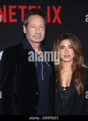 Los Angeles, Ca. 17. Januar 2023. David Duchovny, Monique Pendleberry bei der Netflix Premiere von euch Leuten im Regency Village Theater in Los Angeles, Kalifornien, am 17. Januar 2023. Kredit: Faye Sadou/Media Punch/Alamy Live News Stockfoto