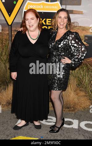 LOS ANGELES, KALIFORNIEN - 17. JANUAR: (L-R) Nora Zuckerman und Lilla Zuckerman nehmen am 17. Januar 2023 im Hollywood Legion Theater in Los Angeles, Kalifornien, an der Premiere der Peacock-Originalserie „Poker Face“ Teil. Kredit: Jeffrey Mayer/JTMPhotos/MediaPunch Stockfoto