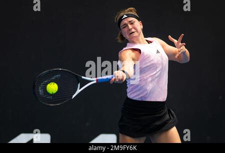 Karolina Muchova aus der Tschechischen Republik im Kampf gegen Lesia Tsurenko aus der Ukraine während der ersten Runde des 2023 Australian Open, Grand-Slam-Tennisturniers am 16. Januar 2023 in Melbourne, Australien - Foto: Rob Prange/DPPI/LiveMedia Stockfoto