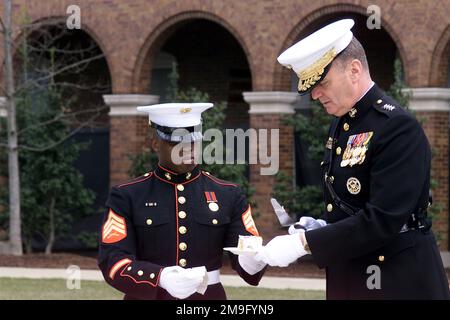 010330-M-4122I-018. Basis: Marine Barracks 8. und I Bundesstaat: District of Columbia (DC) Land: Vereinigte Staaten von Amerika (USA) Stockfoto