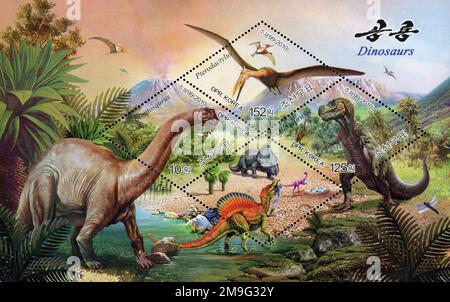 Nordkoreanisches Block mit Briefmarken aus dem Jahr 2010 mit prähistorischen Dinosauriern wie Brontosaurus, Allosaurus und Pterodactylus. Stockfoto
