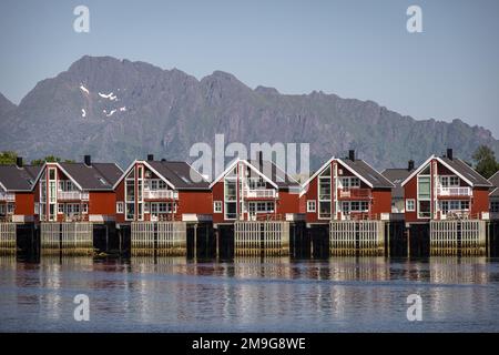 Trittbrettfahrer am Hafen von Svolvaer, Lofoten, Nordland, Norwegen Stockfoto