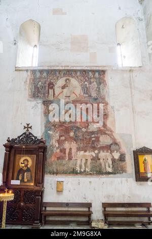 Das Innere der Kirche der Mutter Gottes im Schlosskomplex Ananuri in Georgien Stockfoto
