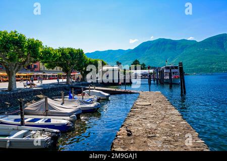 Boote am Ufer, Lago Maggiore, Ascona, Tessin Kanton, Schweiz Stockfoto