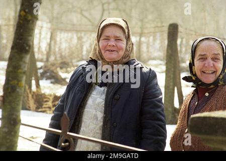 Ältere Frauen im Kreis Salaj, Rumänien, ca. 1999 Stockfoto