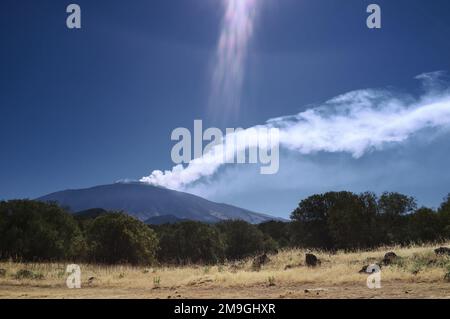 Ausbruch des Ätna vom „Piano delle Ginestre“ in Sizilien, Ätna-Nationalpark, Italien Stockfoto