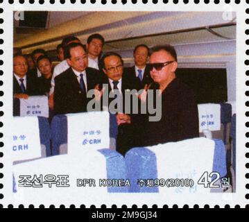 2010 Nordkorea-Stempel. Kim Jong Il Besucht China. Flugzeugszene Stockfoto