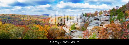 63895-15916 Camel Rock in Herbstfarbe Garden of the Gods Recreation Area Shawnee National Forest IL Stockfoto