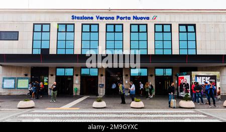 VERONA, ITALIEN - 26. SEPTEMBER 2019: Bahnhof Verona Porta Nuova. Verona, Italien. Stockfoto