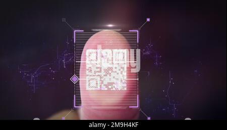 Zusammensetzung des qr-Codes und Datenverarbeitung über biometrischen Fingerabdruck Stockfoto