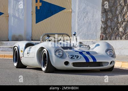 Lola T70 MkII Spyder Sportwagen parkt auf der Straße Stockfoto