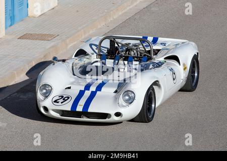 Vorderansicht des Sportwagens Lola T70 MkII Spyder Stockfoto