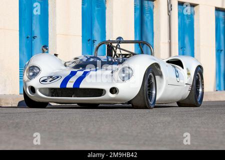 Vorderansicht des Sportwagens Lola T70 MkII Spyder Stockfoto