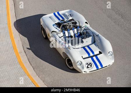 Großer Blickwinkel auf den Sportwagen Lola T70 MkII Spyder Stockfoto