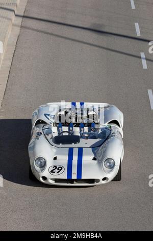 Großer Blickwinkel auf den Sportwagen Lola T70 MkII Spyder Stockfoto