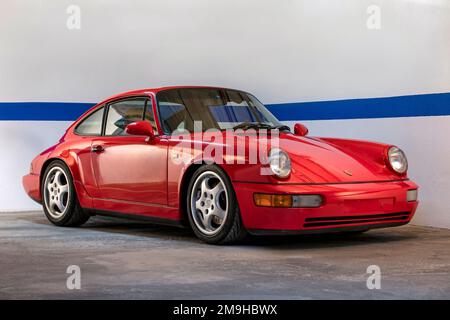 Vorderansicht des roten 1992 Porsche Carrera 911 RS 3,6-Liter Flat-Six Sportwagens Stockfoto