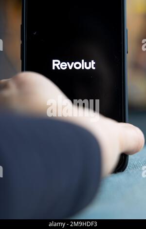 Amsterdam, Niederlande - 01.19.2021: Revolut App-Logo auf dem iPhone-Bildschirm. Revolut Ltd ist ein britisches Finanztechnologieunternehmen mit Hauptsitz in London. Stockfoto
