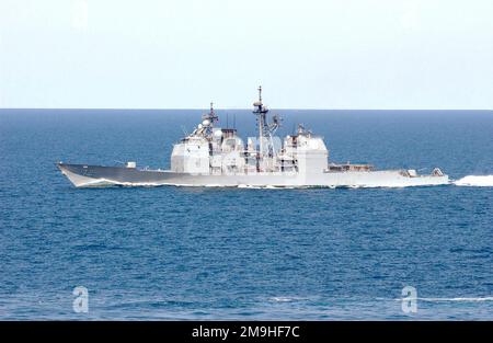 020304-N-1056R-009. Operation/Serie: LAND DER DAUERHAFTEN FREIHEIT: Unbekannte Szene Hauptkommando gezeigt: USS Vella Gulf (CG-72) Stockfoto