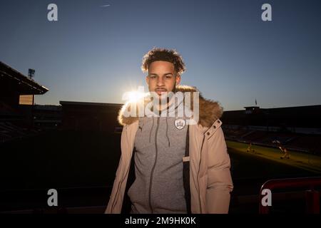 Barry Cotter unterzeichnet für Barnsley ein 3,5-Jahres-Angebot in Oakwell, Barnsley, Großbritannien. 18. Januar 2023. (Foto von Mark Cosgrove/News Images) in Barnsley, Großbritannien, am 1/18/2023. (Foto: Mark Cosgrove/News Images/Sipa USA) Guthaben: SIPA USA/Alamy Live News Stockfoto