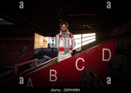 Barry Cotter unterzeichnet für Barnsley ein 3,5-Jahres-Angebot in Oakwell, Barnsley, Großbritannien. 18. Januar 2023. (Foto von Mark Cosgrove/News Images) in Barnsley, Großbritannien, am 1/18/2023. (Foto: Mark Cosgrove/News Images/Sipa USA) Guthaben: SIPA USA/Alamy Live News Stockfoto