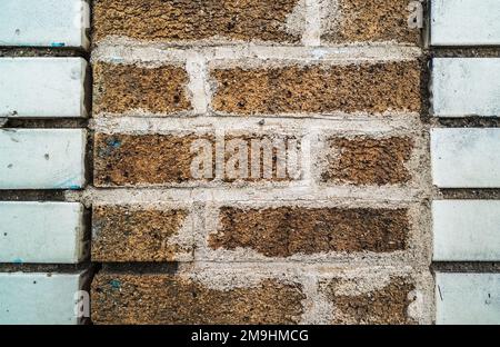 Nahaufnahme der verwitterten Ziegelwand Stockfoto