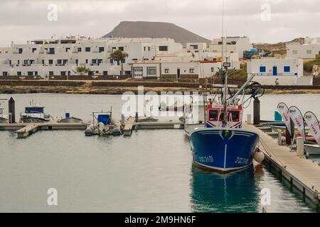 Angelhafen Caleta de Sebo in La Graciosa Stockfoto