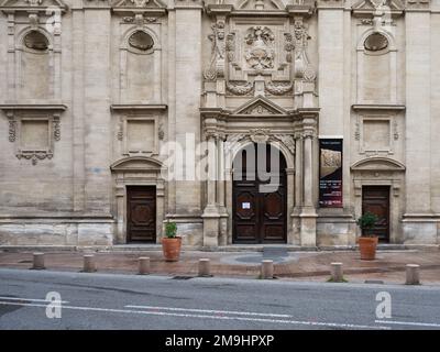 Avignon, Vaucluse, Frankreich, 12 29 2022 - Historische Fassade des Musée Lapidaire Stockfoto