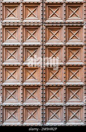 Avignon, Vaucluse, Frankreich, 12 29 2022 - Holzdekoriertes Innendesign eines historischen Gebäudes Stockfoto