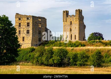 Die Ruinen von Helmsley Castle, einer mittelalterlichen Festung im North York Moors National Park North Yorkshire England UK. Stockfoto