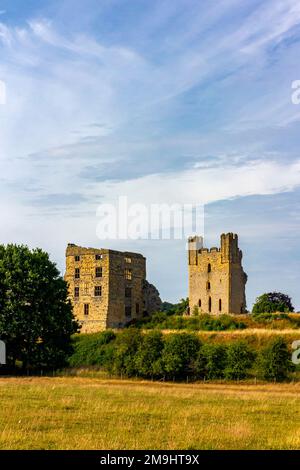 Die Ruinen von Helmsley Castle, einer mittelalterlichen Festung im North York Moors National Park North Yorkshire England UK. Stockfoto