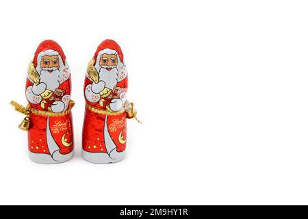 Ein Paar Lindt Milchschokolade Weihnachtsmann Stockfoto