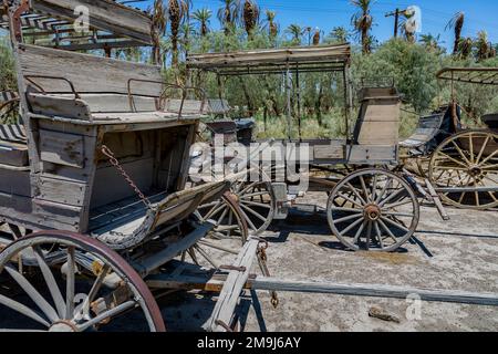 Alte historische Bühnenwagen auf der Ranch im Death Valley Stockfoto