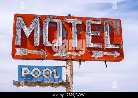 Vintage Motel-Schild in der Wüste von Arizona an der Route 66 Stockfoto