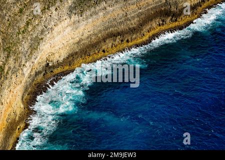 Blick von oben auf die Klippe, Pointe Cavales, Capesterre, Marie Galante, Guadeloupe, Frankreich Stockfoto