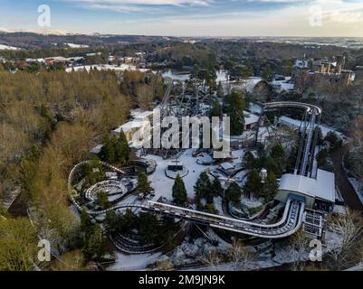 Schneebedeckte Alton Towers Luftdrohne Beautify Fotos Vom Freizeitpark Stockfoto