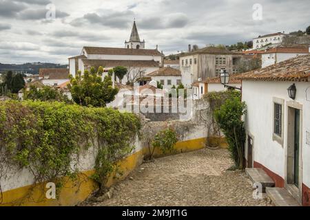 Historische Straßen der mittelalterlichen Burg Obidos in Portugal. Stockfoto